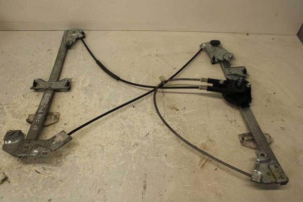 LEVE VITRE AVANT GAUCHE MANUEL CITROEN BERLINGO / PEUGEOT PARTNER 1996-2009 - Vue 1